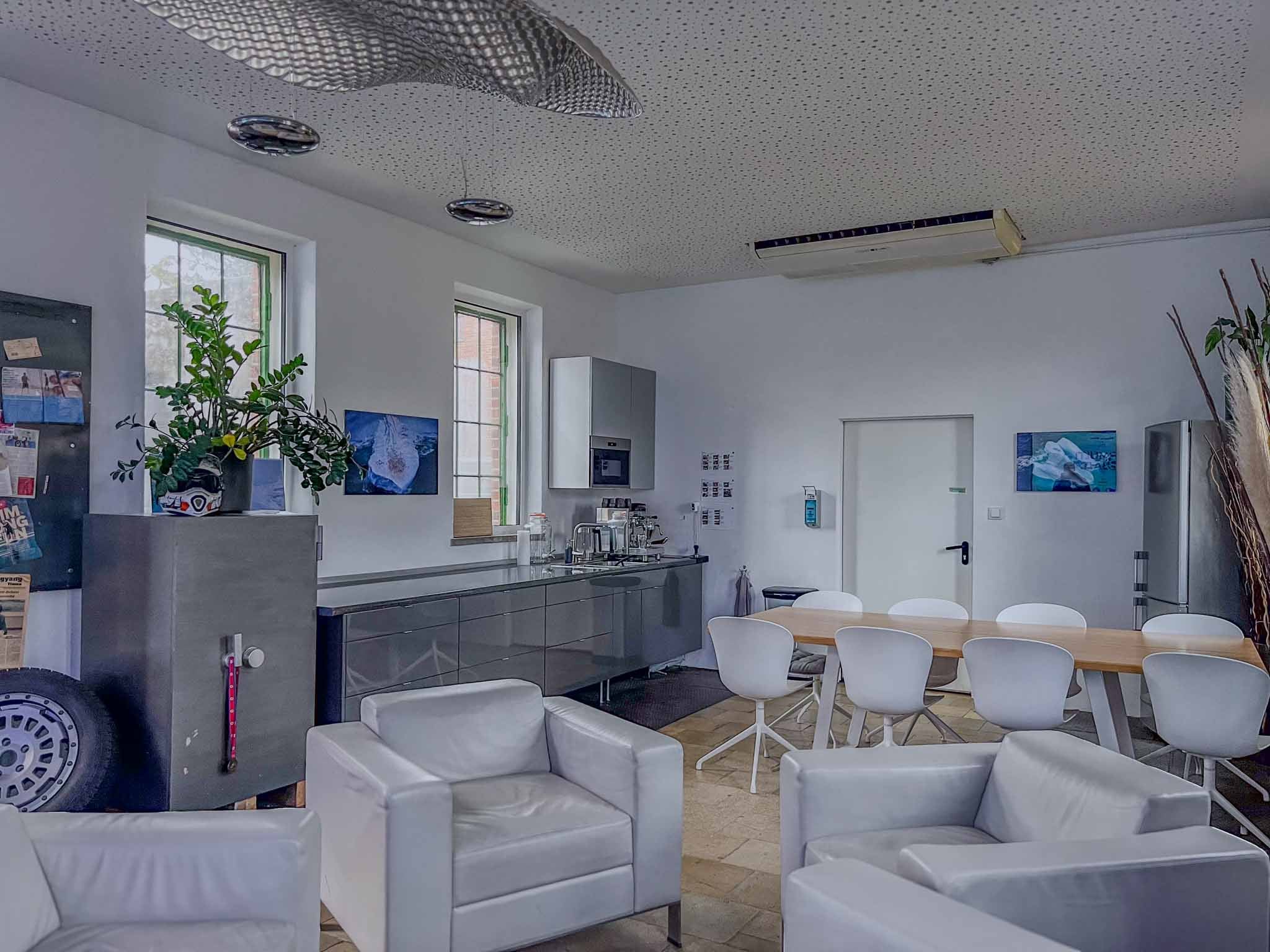 The furniture and the kitchen in the Showroom 1 at the Englischer Garten